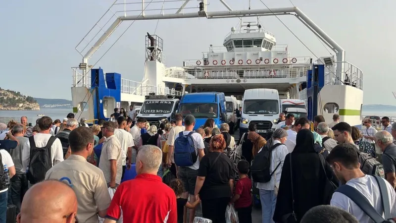 Kuzey Ege'nin incisi tatilcilerin gözdesi oldu.. Otellerin doluluk oranı yüzde 100'e ulaştı..