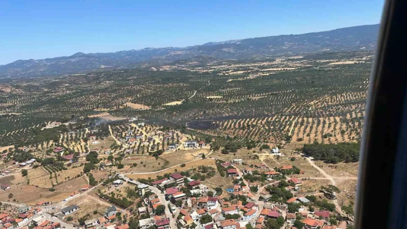 Burhaniye çöplüğünde çıkan yangın ormanlık alana sıçradı