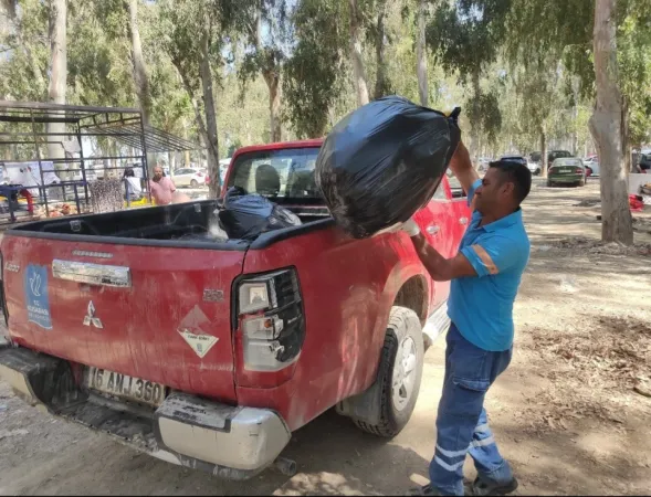 Kuşadası’nda Kurban Bayramı tatilinin ilk 5 gününde 1645 ton çöp toplandı