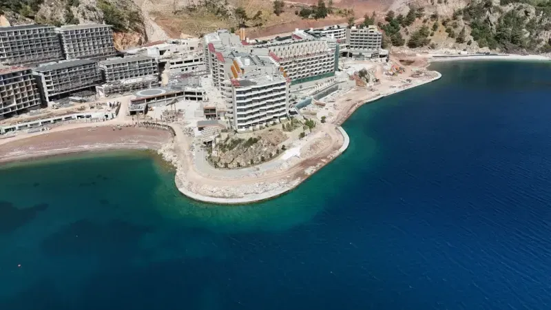 Marmaris Belediyesi yapı ruhsatı olmayan Sinpaş'ı mühürledi