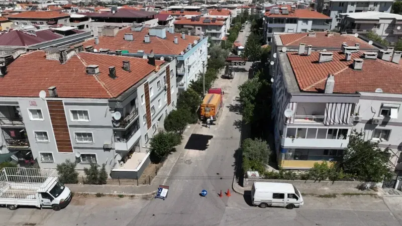 İzmir’de bayramda da yol çalışmaları hız kesmedi