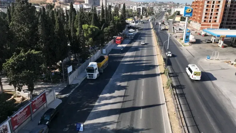 İzmir’de bayramda da yol çalışmaları hız kesmedi