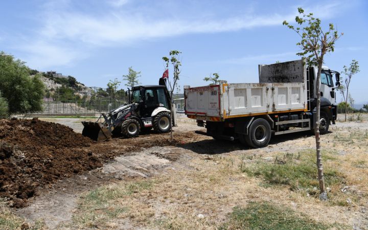 Bornova Belediyesi’nden çiftçiye gübre desteği