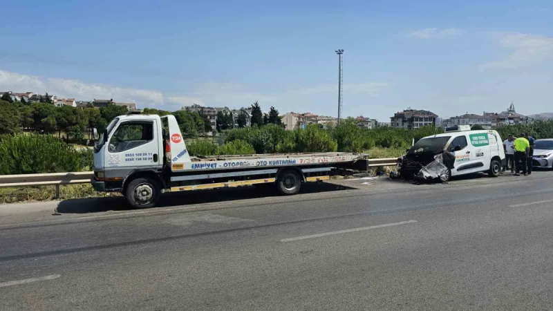  Düz yolda alev alev yandı.. Balıkesir'de araç seyir halinde yandı..