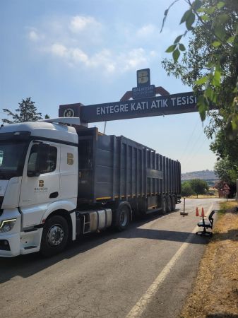 Büyükşehir, bayramda ilçelerden 11 bin tonun üzerinde atık topladı