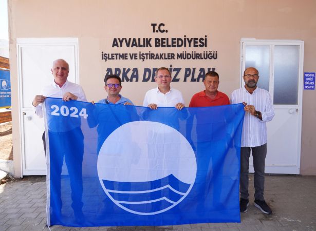 Ayvalık’ta göndere mavi bayrak çekildi 