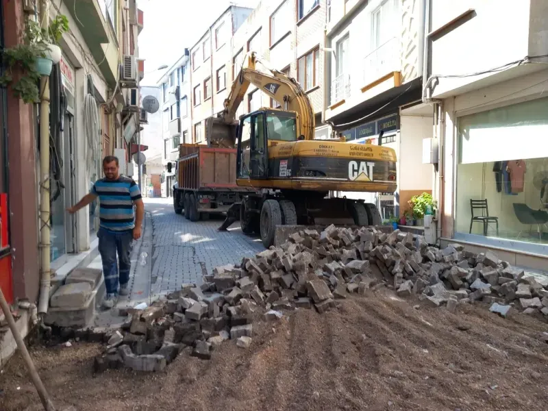 Malkoç Mahallesi'nde parke taşı yenileme çalışmaları başladı