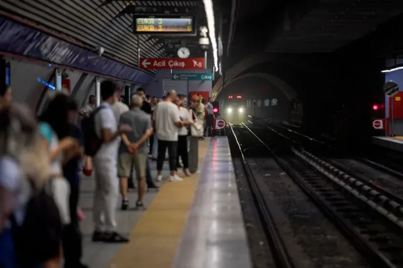 Büyükşehir’den Üçyol Metro İstasyonu’ndaki yürüyen merdivenlere detaylı kontrol ve inceleme