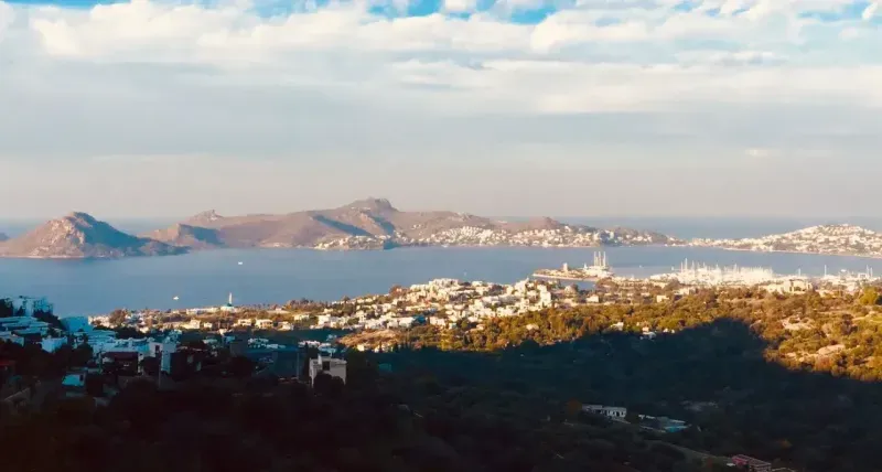 Gözde tatil mekanları hayalet şehirleri andırıyor.. Yüksek fiyatlar tatilcileri kaçırdı..