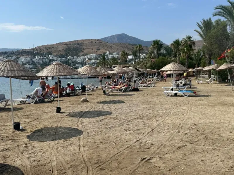 Gözde tatil mekanları hayalet şehirleri andırıyor.. Yüksek fiyatlar tatilcileri kaçırdı..