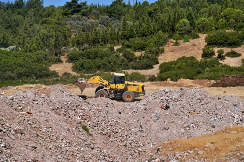 İzmir’de moloz ve hafriyat atıkları ekonomiye kazandırılıyor