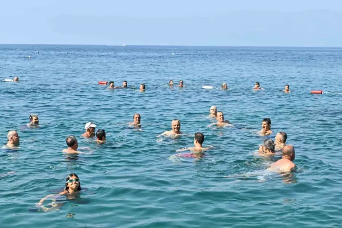 Muratpaşa’da Bambus Plajı halka açıldı