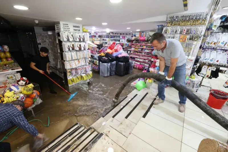 Başkan Cemil Tugay ekiplerle birlikte sahaya indi