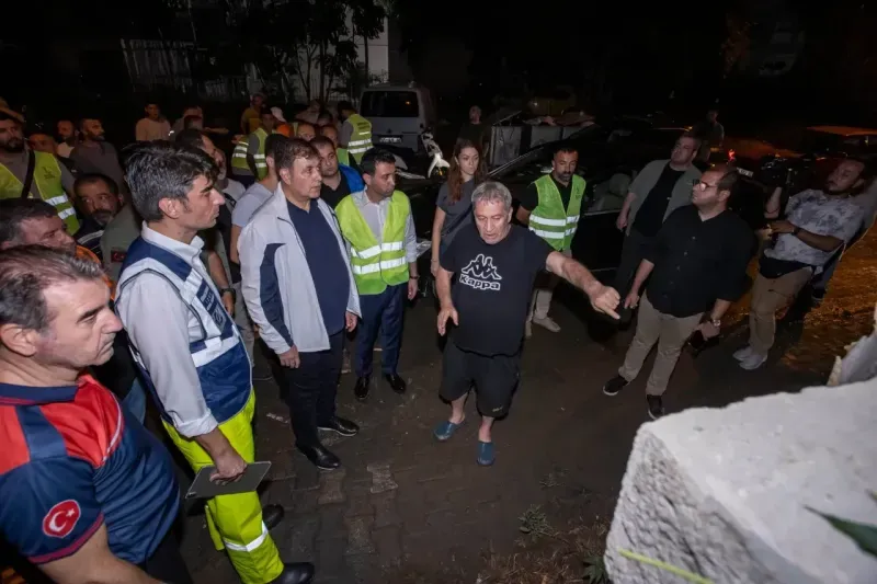 Başkan Cemil Tugay ekiplerle birlikte sahaya indi