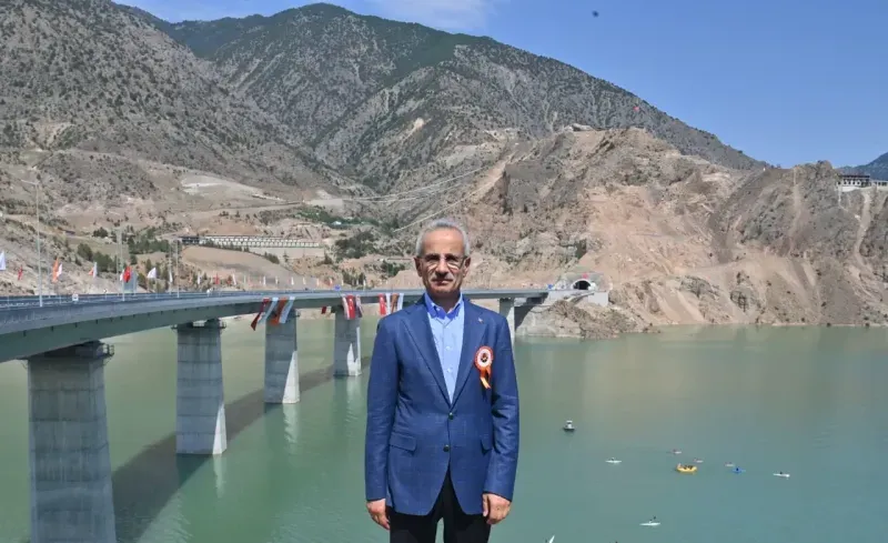 Bakan Uraloğlu: “2002 yılında 311 kilometre olan toplam köprü uzunluğunu 779 kilometreye çıkardık”