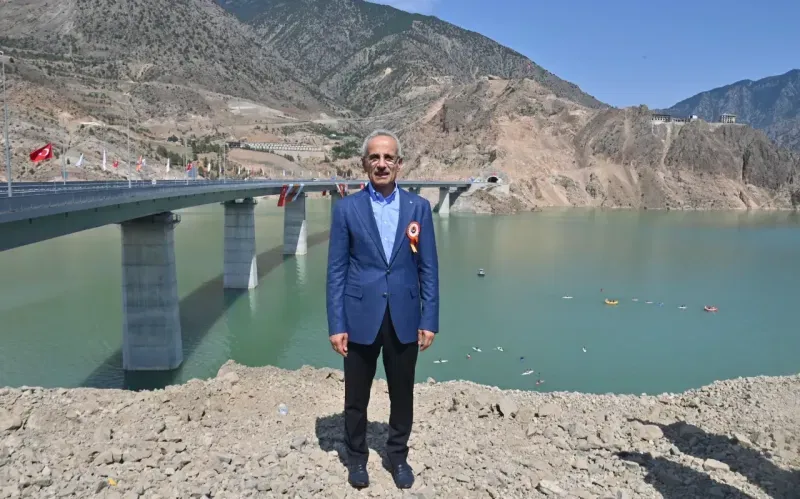 Bakan Uraloğlu: “2002 yılında 311 kilometre olan toplam köprü uzunluğunu 779 kilometreye çıkardık”