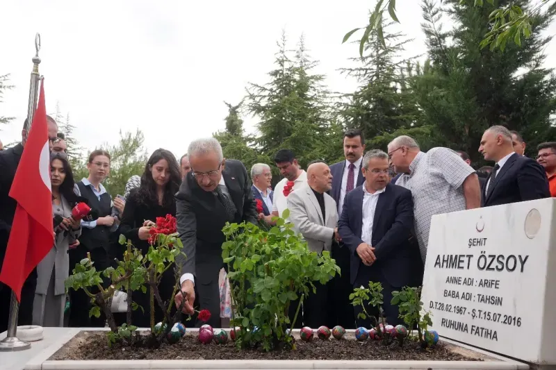 Bakan Uraloğlu: “Şehitlerimiz bilerek, isteyerek, sonunun nereye gideceğini anlayarak bir irade ortaya koymuşlardır”