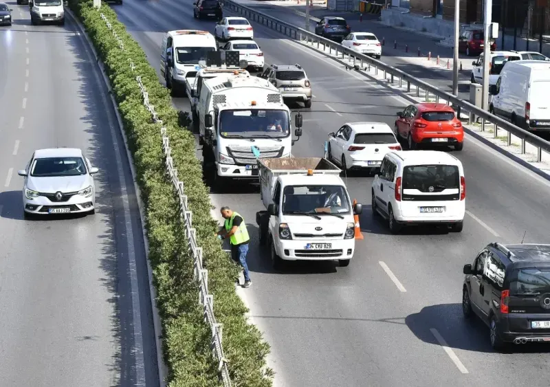 İzmir sokaklarında temizlik seferberliği