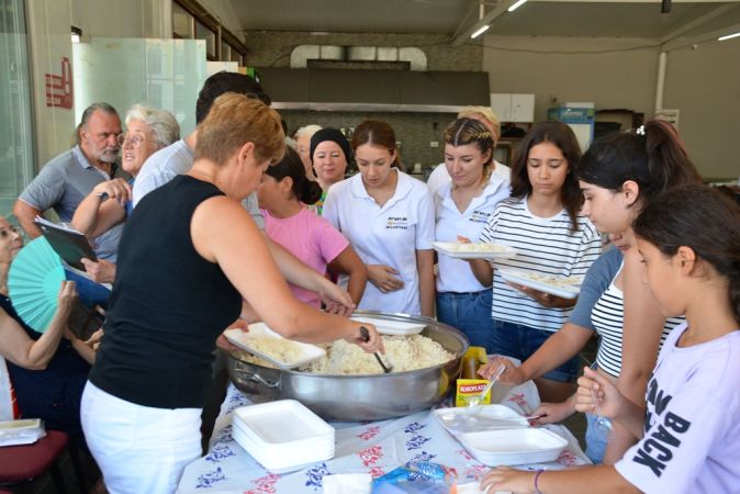 Ayvalık'ta Çağdaş Yaşam'dan kardelenlere pilav günü