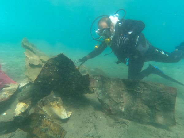 Deniz dibi temizliği Türkbükü sahilinde devam etti