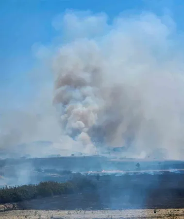 Balıkesir yangınlarla boğuşuyor.. Arazide çıkan yangın ormana sıçradı..