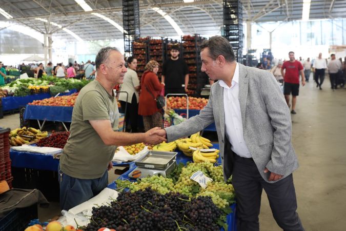 Başkan Yetişkin esnaf ve vatandaşın yanında