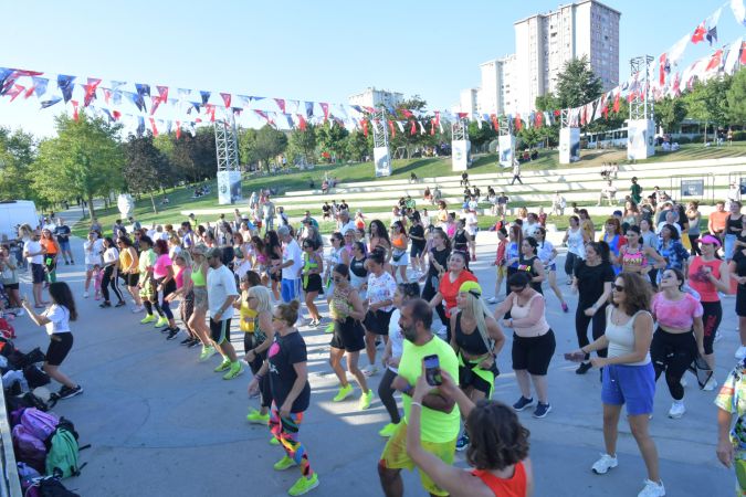 Beylikdüzü Yaşam Vadisi'nde Zumba şenliği