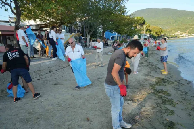 Deniz çayırlarının korunması için Erdek’te halk çalıştayı ve kıyı temizliği yapıldı