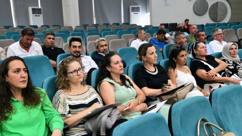 Bornova’da muhtarlara Kent Konseyi semineri