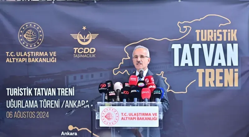 Bakan Uraoğlu açıkladı.. Turistik Tatvan treni yola çıktı.. Yurt dışından bile talep var..