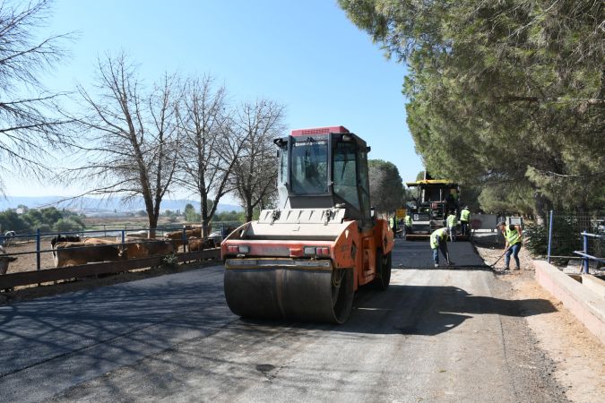 Yıllardır yapılmayan yolu Başkan Akın yaptı