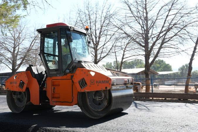 Yıllardır yapılmayan yolu Başkan Akın yaptı