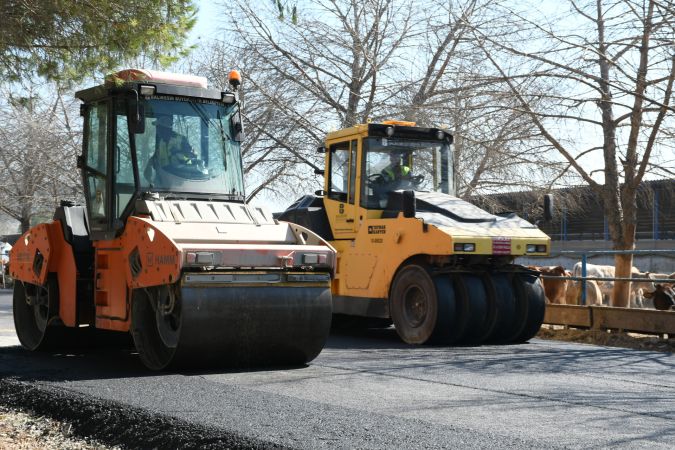 Yıllardır yapılmayan yolu Başkan Akın yaptı