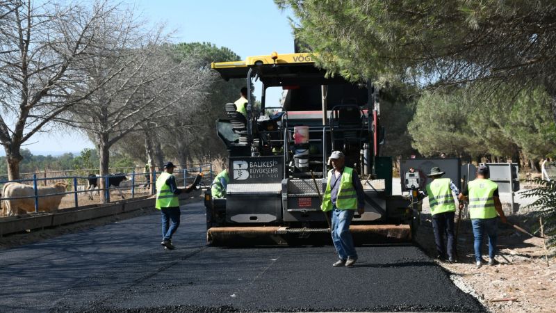 Yıllardır yapılmayan yolu Başkan Akın yaptı