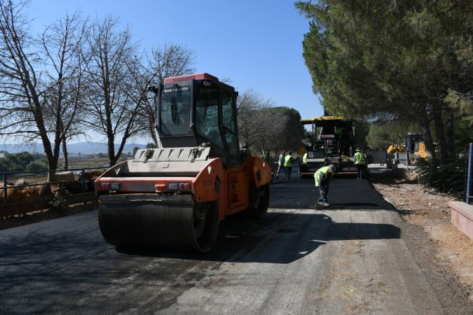 Yıllardır yapılmayan yolu Başkan Akın yaptı