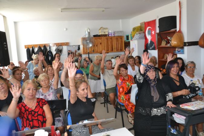 Ayvalık, Küçükköy Halk Müziği Derneği’nde başkan Baltacı’ya güvenoyu