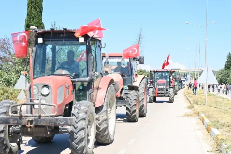 Domates üreticisi Bandırma Aksakal’da eylem yaptı