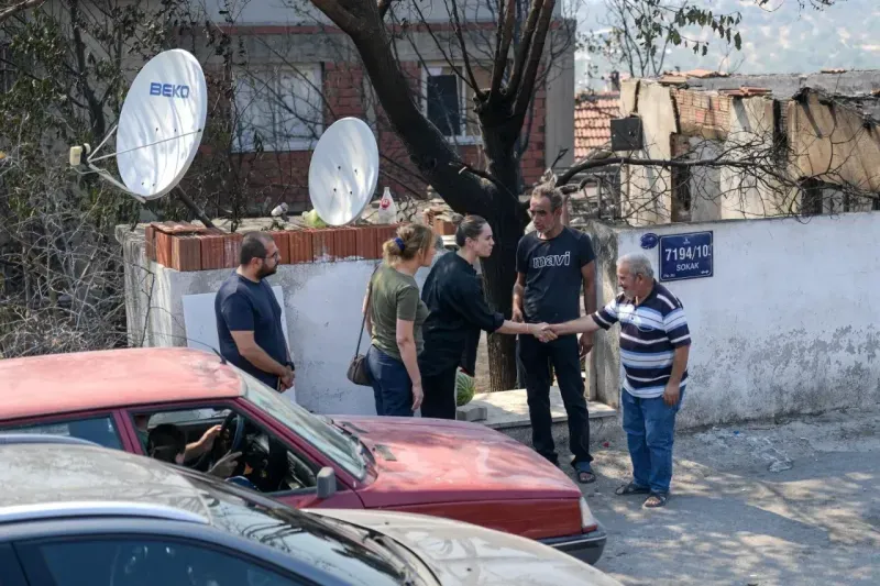 Öznur Tugay’dan yangından etkilenen vatandaşlara geçmiş olsun ziyareti