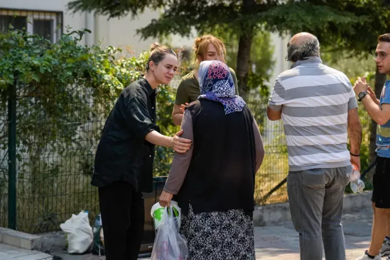 Öznur Tugay’dan yangından etkilenen vatandaşlara geçmiş olsun ziyareti