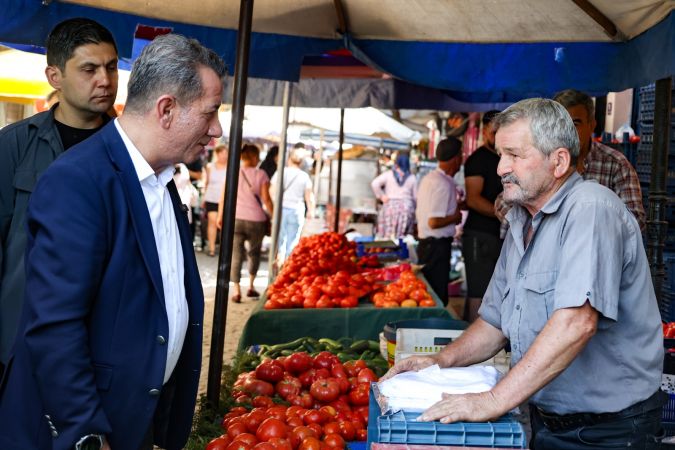 Başkan Anıl Yetişkin salı pazarında vatandaşlarla buluştu