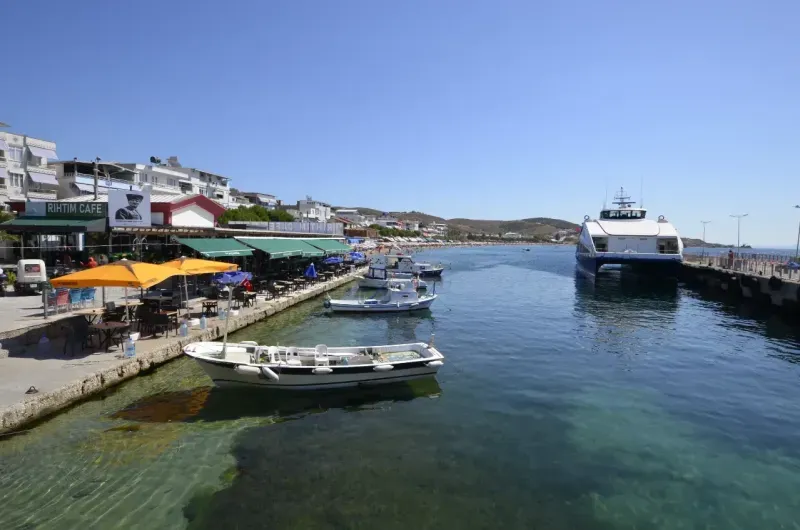 Avşa Adası'na misafir akını.. Günde 18 feribot sefer düzenliyor