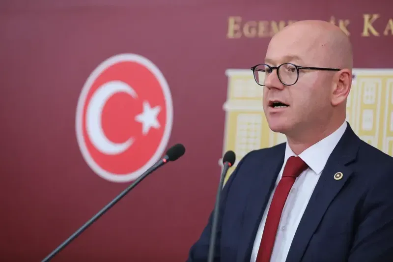 CHP'li Serkan Sarı, Erdek Adliyesi’nin içler acısı durumunu sergiledi