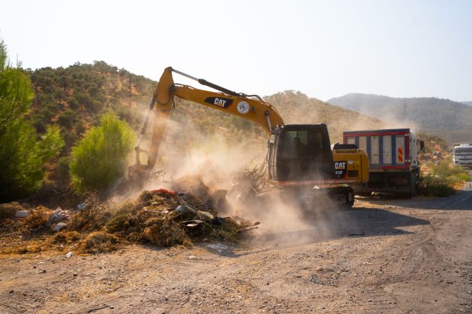 Bafa Gölü çevresindeki çöp ve moloz kirliliği belediyeyi harekete geçirdi