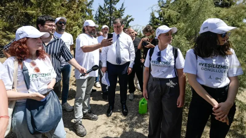 Başkan Tugay: “Yangından zarar gören alanlarımızı Yeşil İzmir Gönüllülerimizle geri kazanacağız”