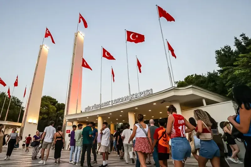 İzmir zamanın ötesine geçecek