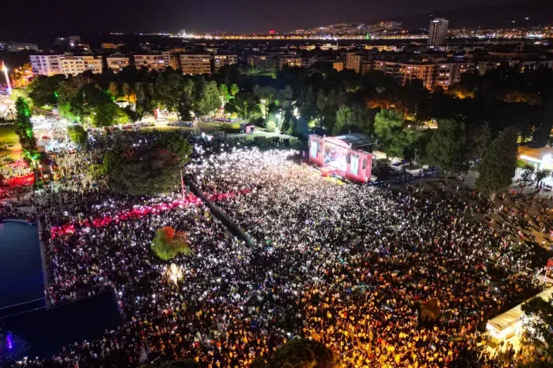 İzmir zamanın ötesine geçecek