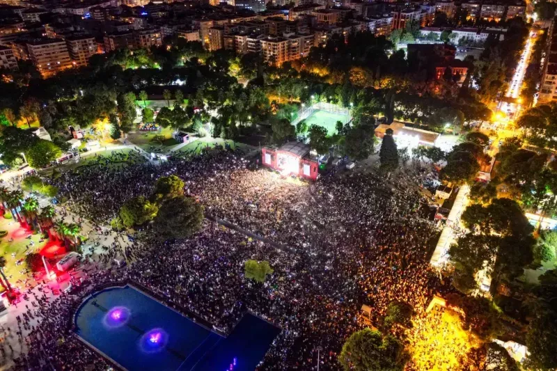 İzmir zamanın ötesine geçecek