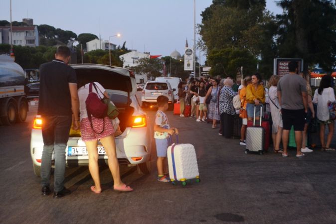 Yine kilometrelerce uzunluğunda kuyruklar oluştu