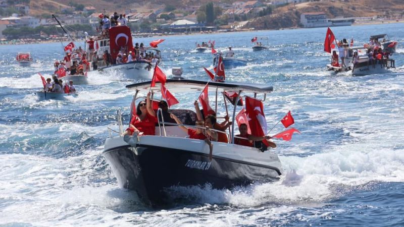 Avşa Adası'nda 30 Ağustos tekneler ile kortej eşliğinde kutlandı