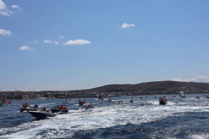 Avşa Adası'nda 30 Ağustos tekneler ile kortej eşliğinde kutlandı